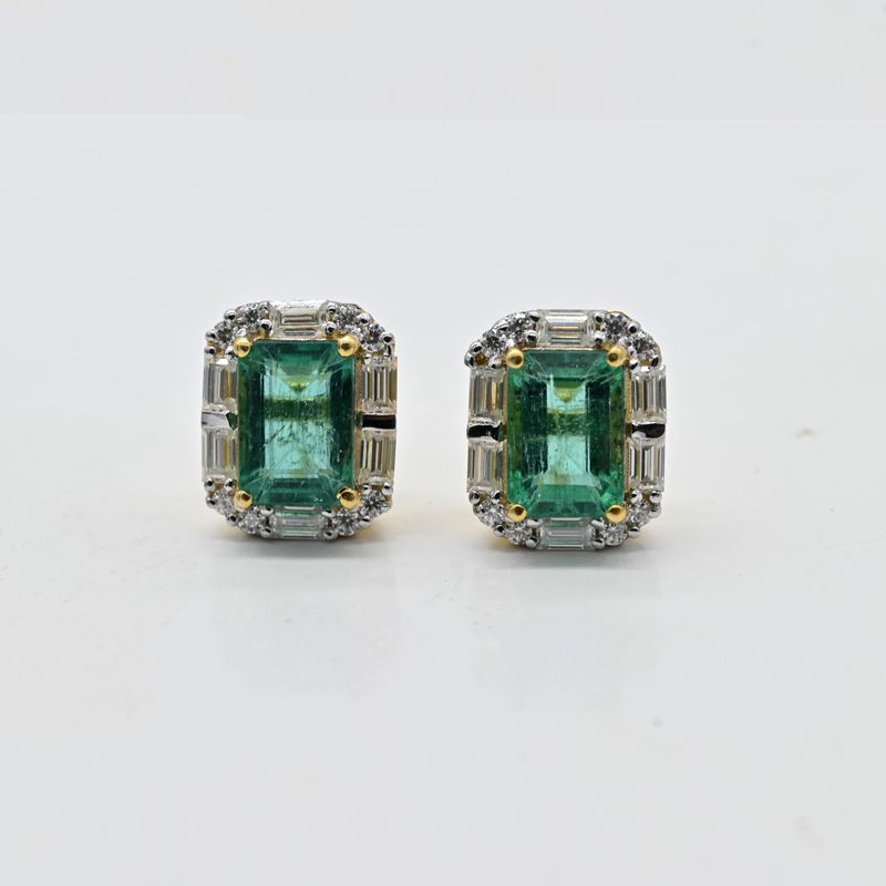 Emerald & Diamond Gold Stud Earrings â Perfect Gift for Her